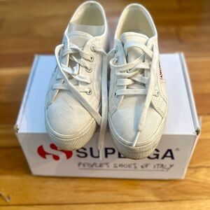 Superga White Canvas Sneakers Classic Low-Top Design